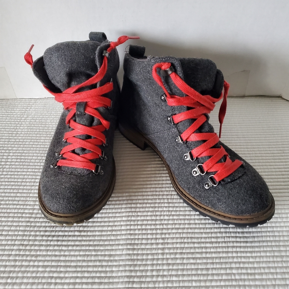 Fergalicious By Fergie Mountain Ankle Boots Women's SIze 7.5 Grey Fabric Lace Up